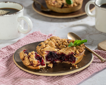 Load image into Gallery viewer, Very Berry Crumble (Box of 4 x 165g)
