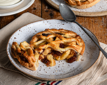 Load image into Gallery viewer, *NEW* Apple &amp; Sultana Pie (Box of 4 x 165g)

